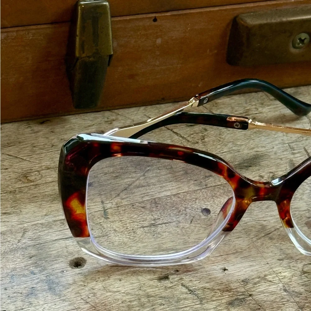 I-SEA CARING READING GLASSES (Anthropologie) Tortoiseshell Womens Glasses 2.5x